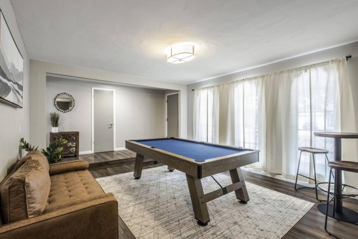 فيلا New Hummingbird Haven - Nw Okc, Billiards, Firepit أوكلاهوما سيتي المظهر الخارجي الصورة