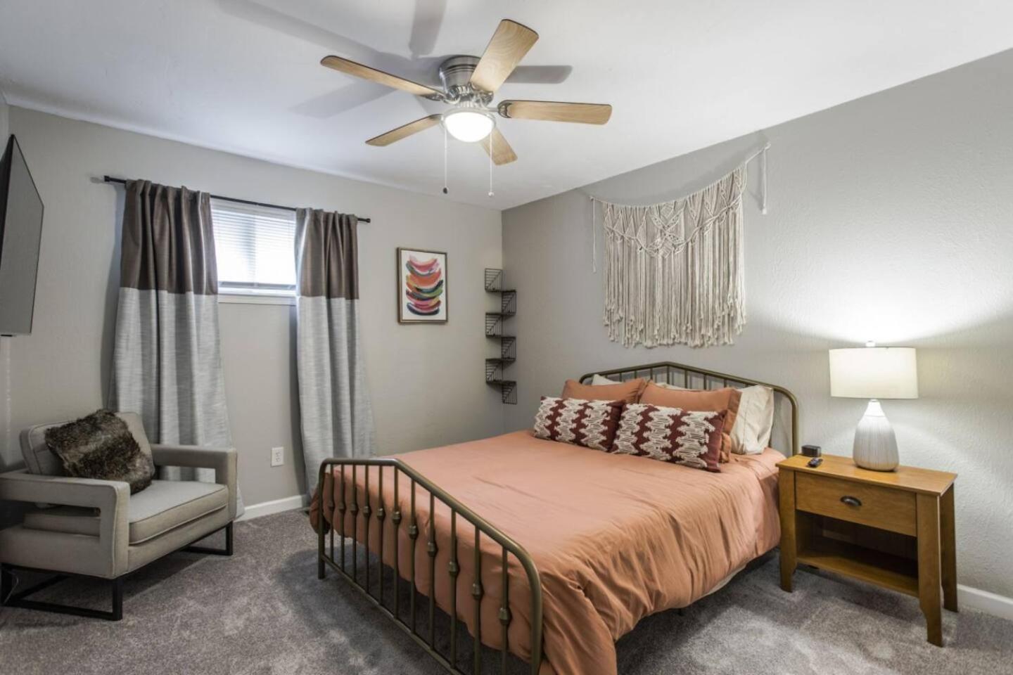 فيلا New Hummingbird Haven - Nw Okc, Billiards, Firepit أوكلاهوما سيتي المظهر الخارجي الصورة