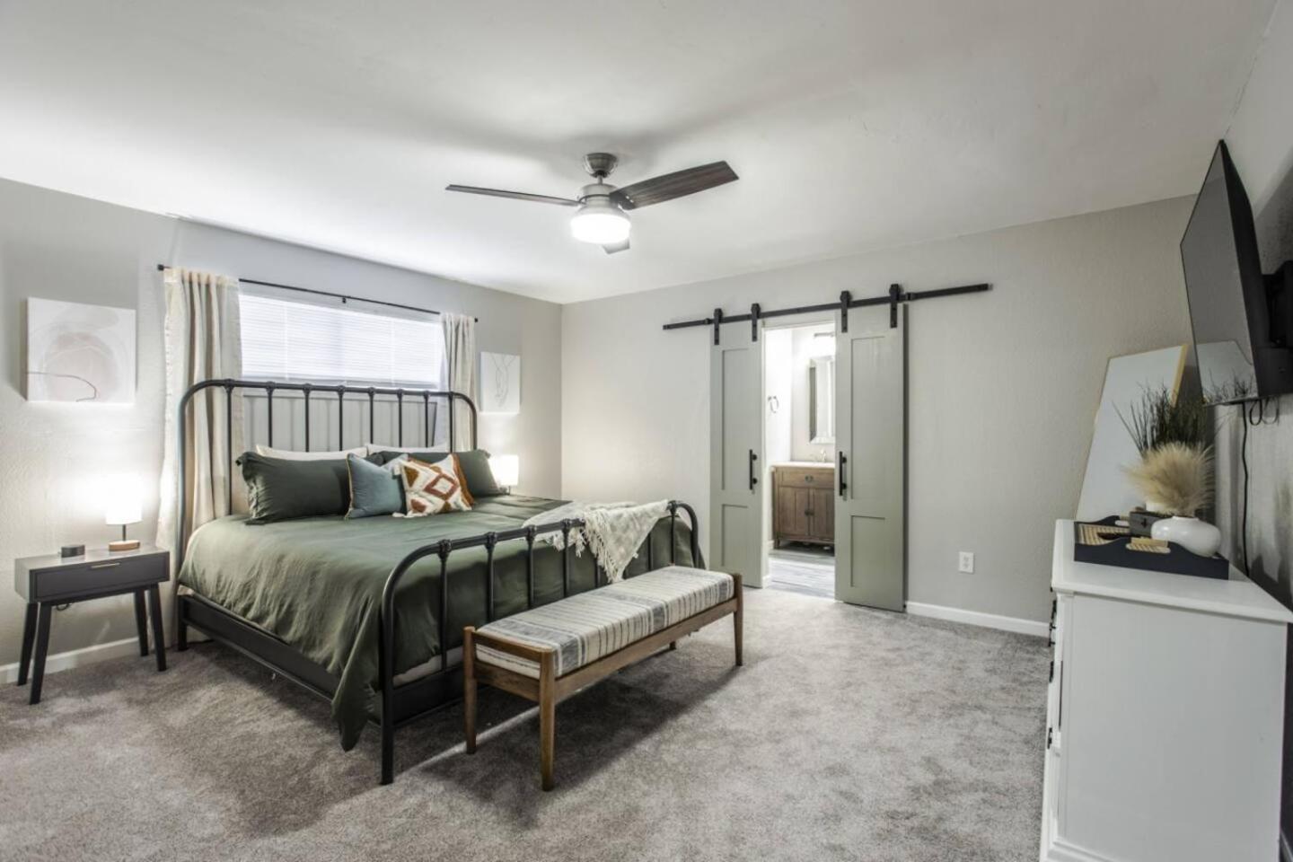 فيلا New Hummingbird Haven - Nw Okc, Billiards, Firepit أوكلاهوما سيتي المظهر الخارجي الصورة