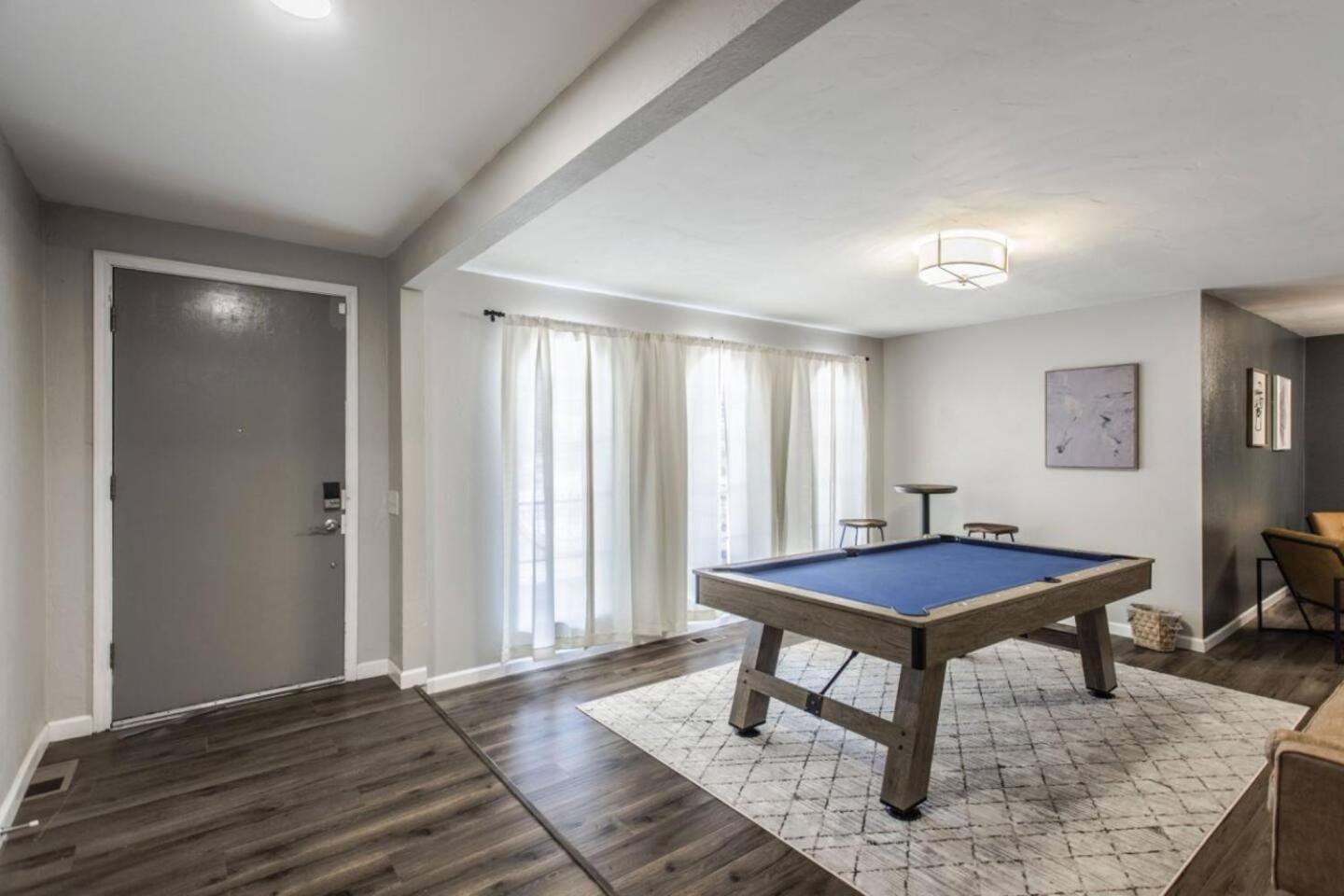 فيلا New Hummingbird Haven - Nw Okc, Billiards, Firepit أوكلاهوما سيتي المظهر الخارجي الصورة