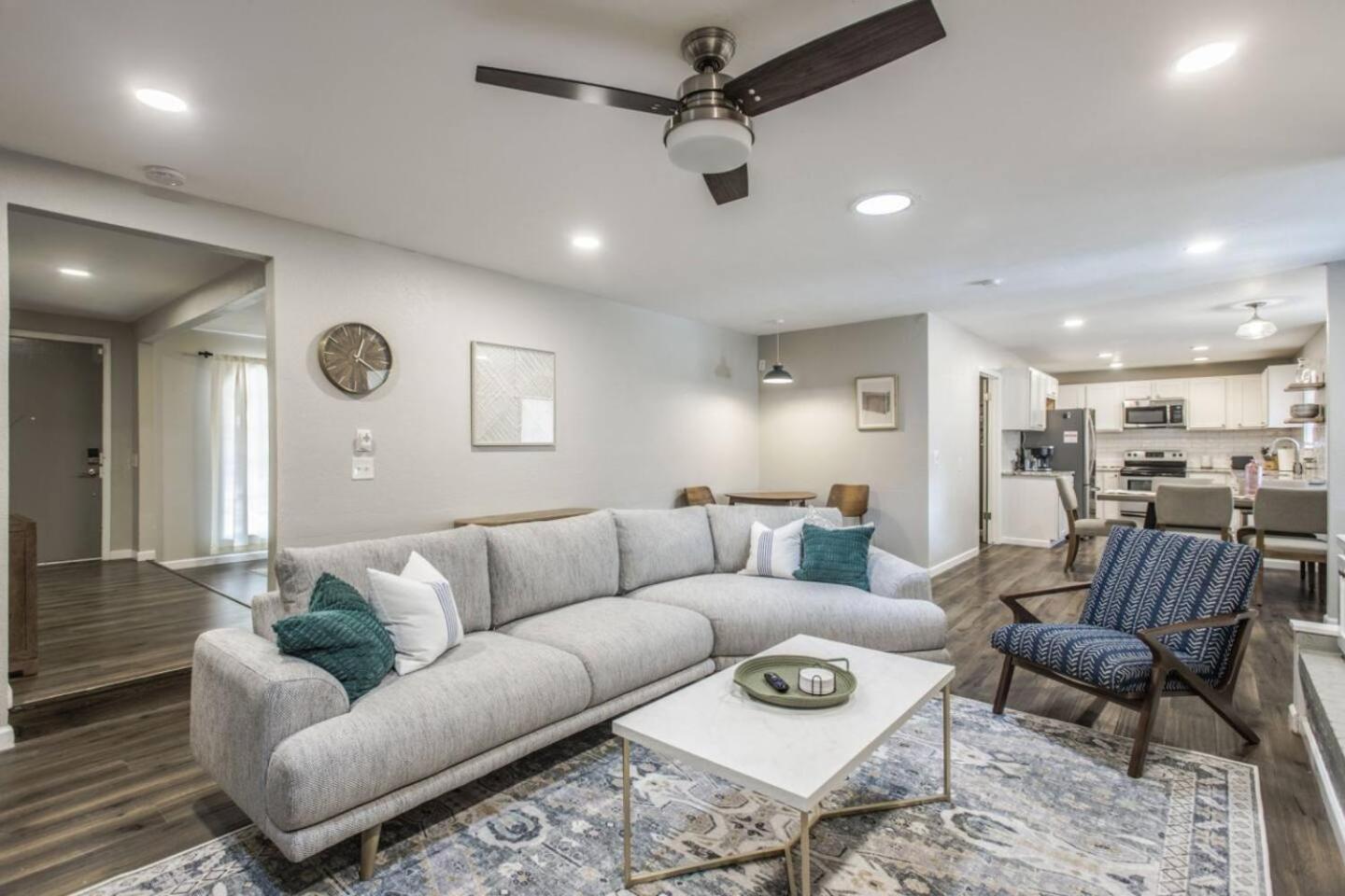 فيلا New Hummingbird Haven - Nw Okc, Billiards, Firepit أوكلاهوما سيتي المظهر الخارجي الصورة