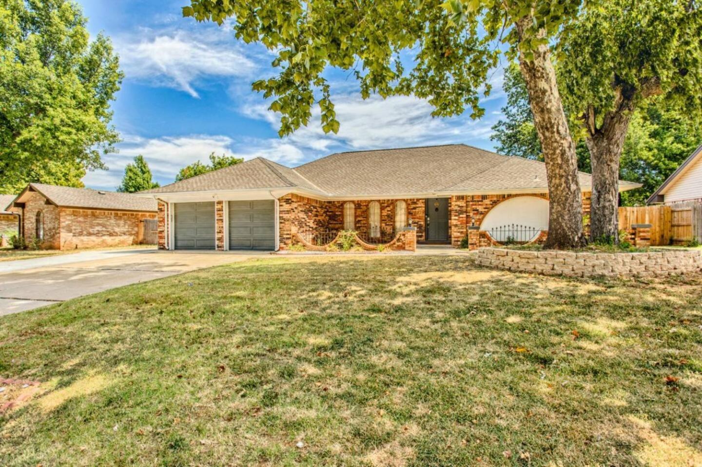 فيلا New Hummingbird Haven - Nw Okc, Billiards, Firepit أوكلاهوما سيتي المظهر الخارجي الصورة