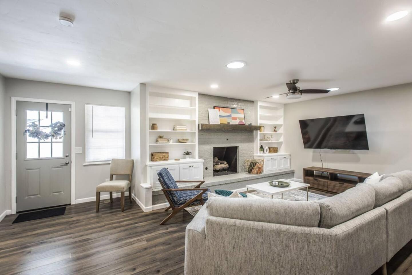 فيلا New Hummingbird Haven - Nw Okc, Billiards, Firepit أوكلاهوما سيتي المظهر الخارجي الصورة