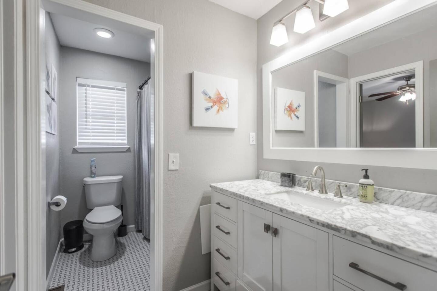 فيلا New Hummingbird Haven - Nw Okc, Billiards, Firepit أوكلاهوما سيتي المظهر الخارجي الصورة